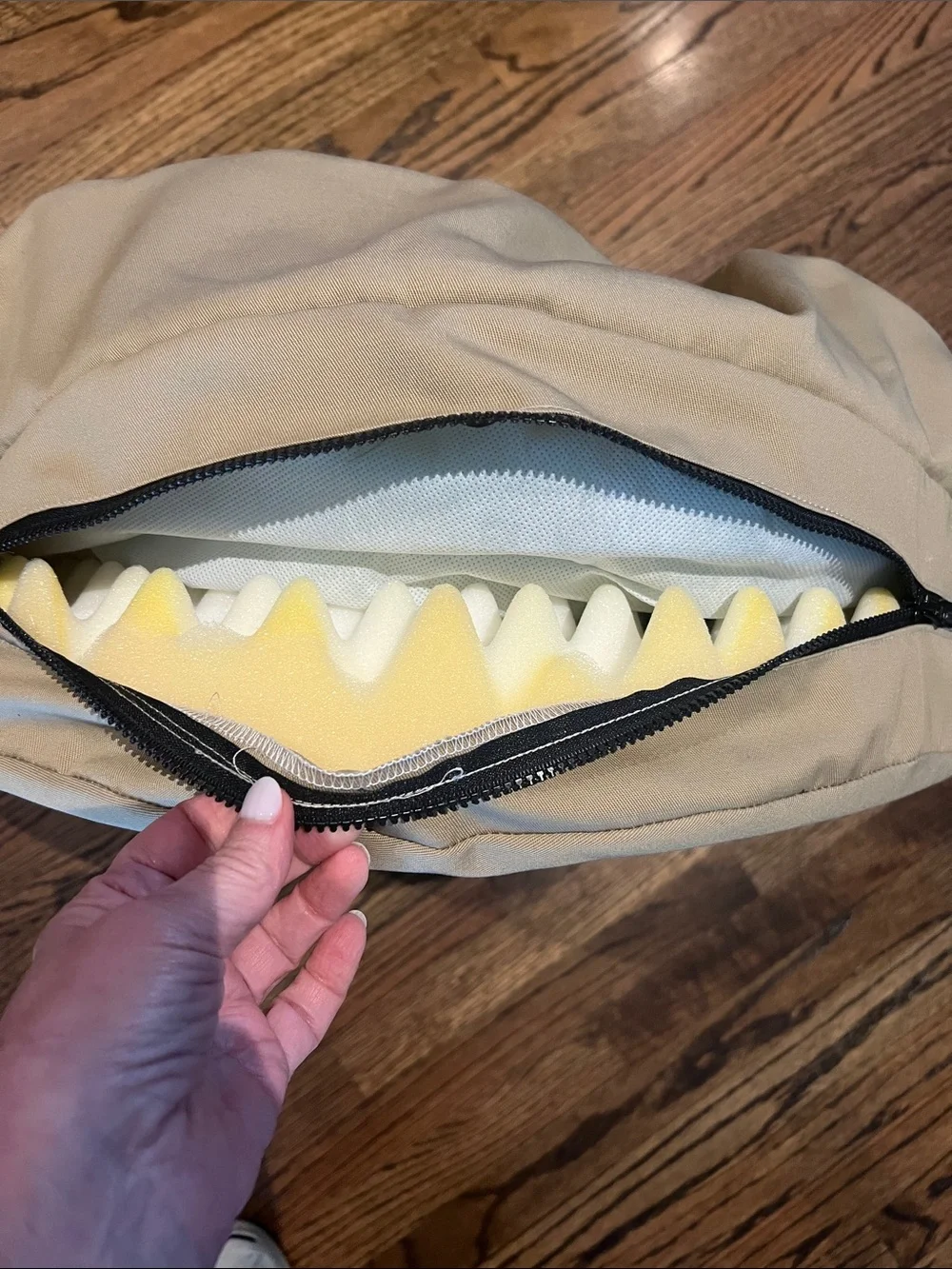 Snoozer Cozy Cave Orthopedic Dog Bed. Small. NWOT. Khaki Beige.